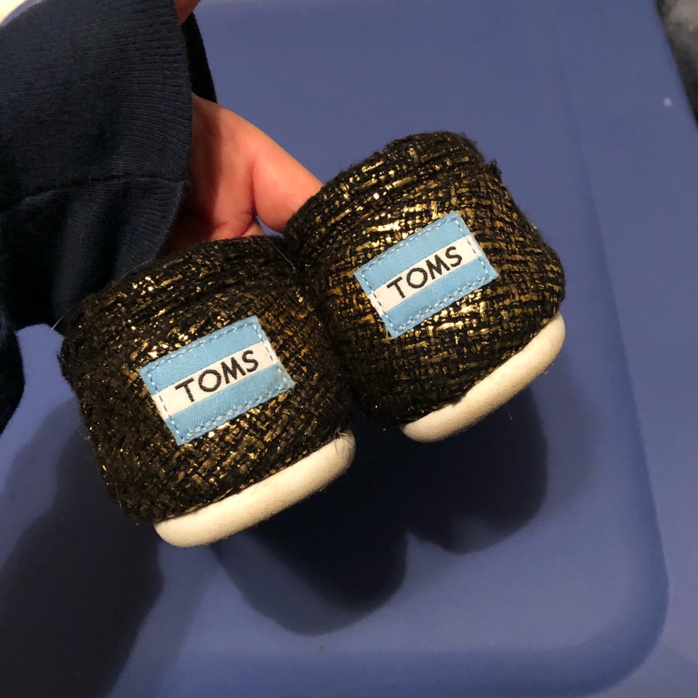 Toms - Picture 3 of 5